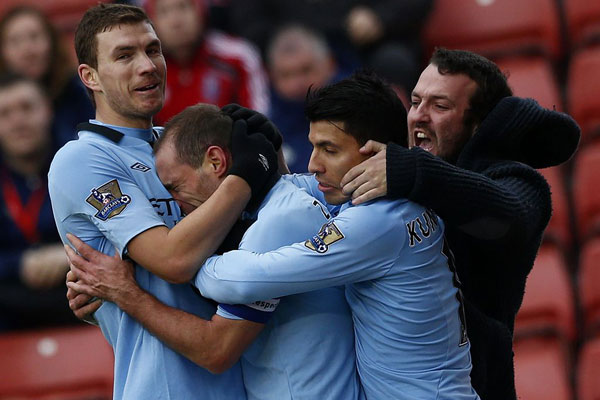 灯光偏暗且 灯光偏暗且