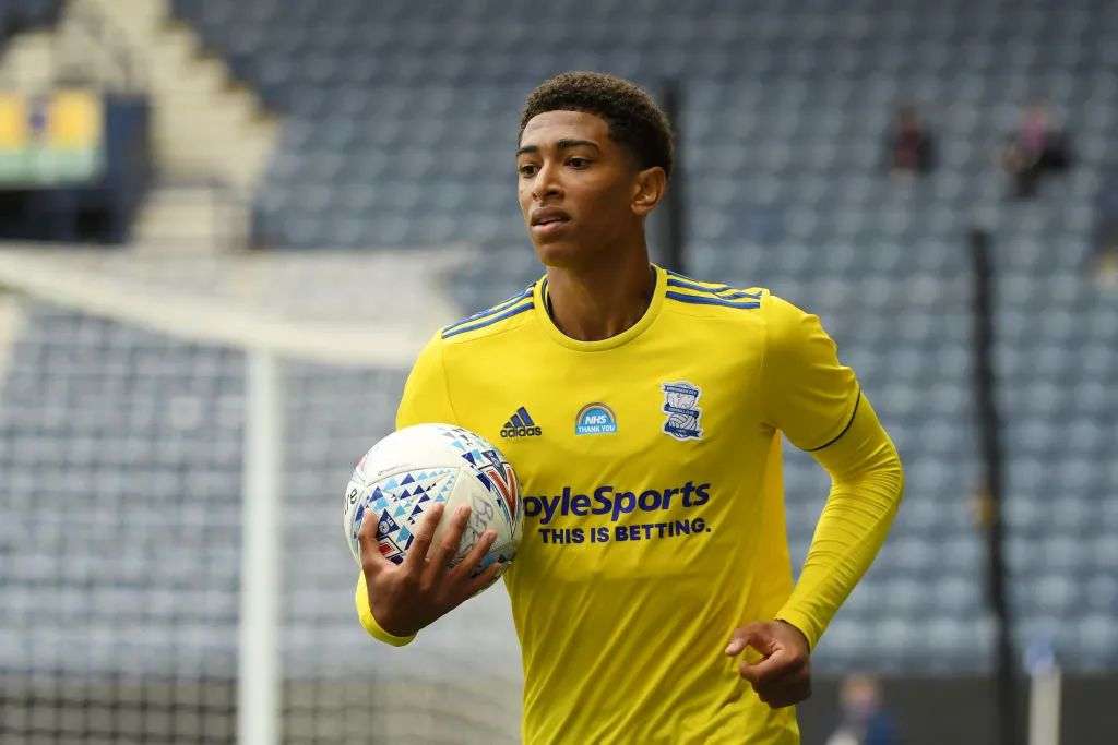 在场上出现 在场上出现